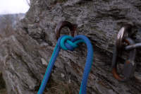 Cordes reliées par un nœud plat