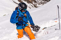 pelle et sonde d'avalanche