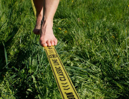 Le phénomène de la slackline - comment commencer ?
