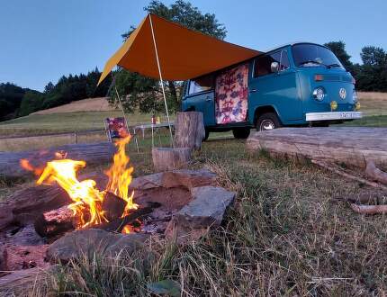 Dormir dans la voiture étape par étape : du matelas à l'habitat légal