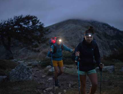 Piles et accumulateurs pour lampes frontales : la clé d'une aventure sans limites